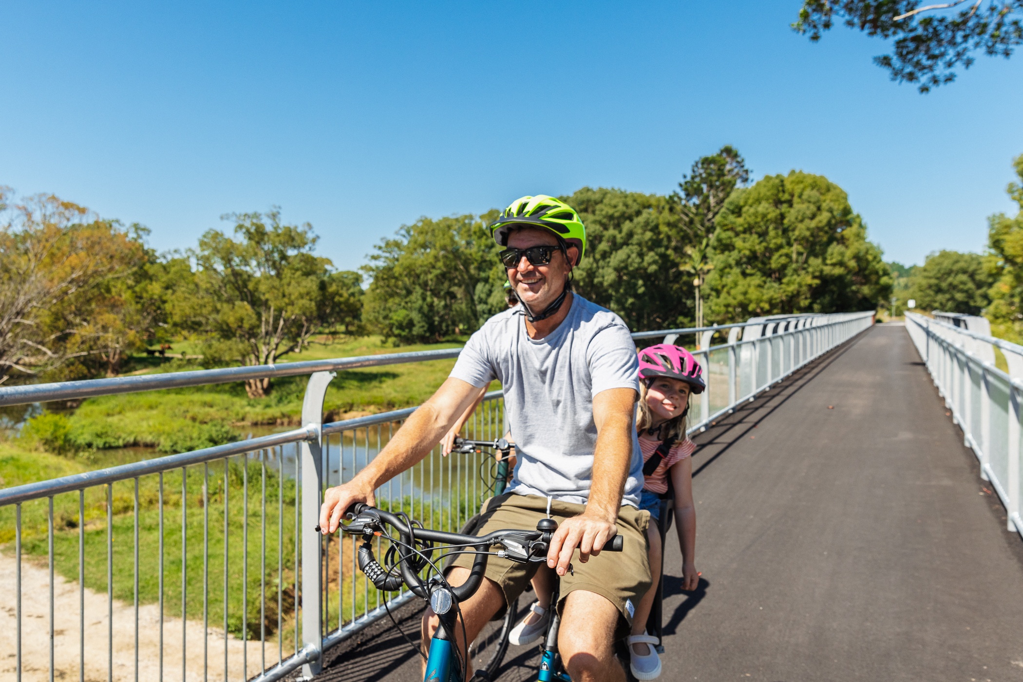 dad and daughter bike riding on the northern rivers rail trail
