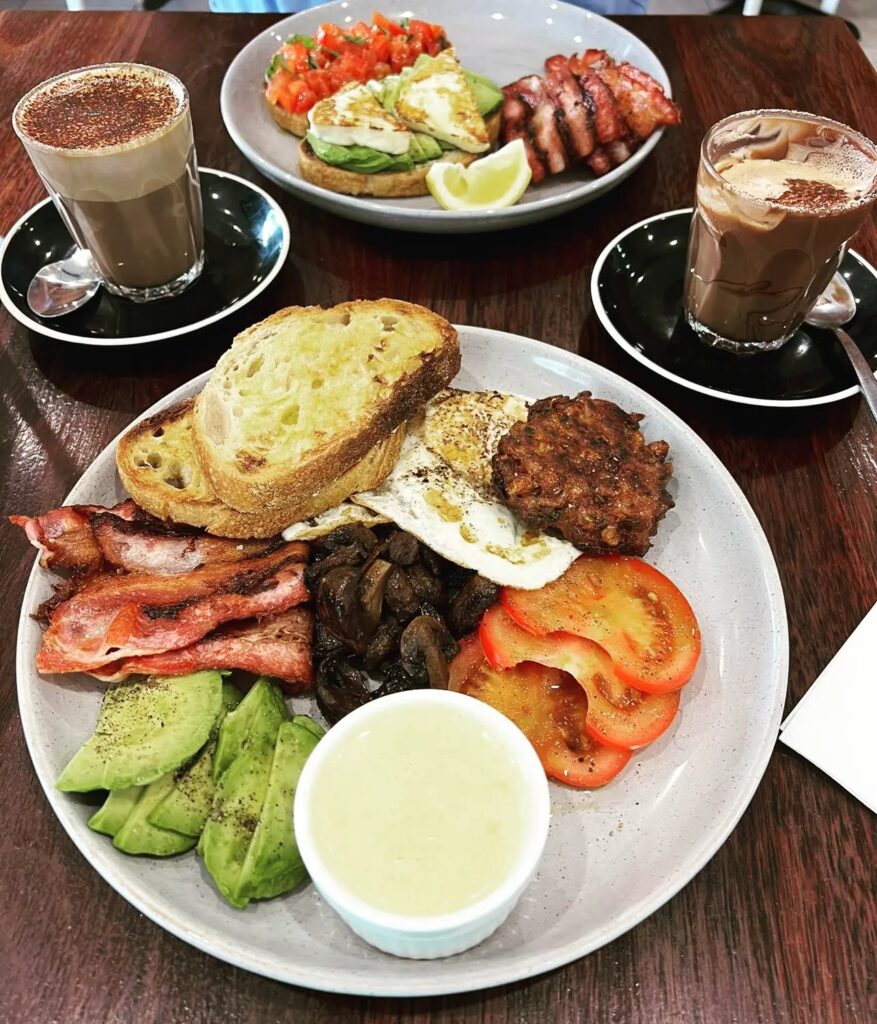 Big breakfast at Kingscliff cafe qroma