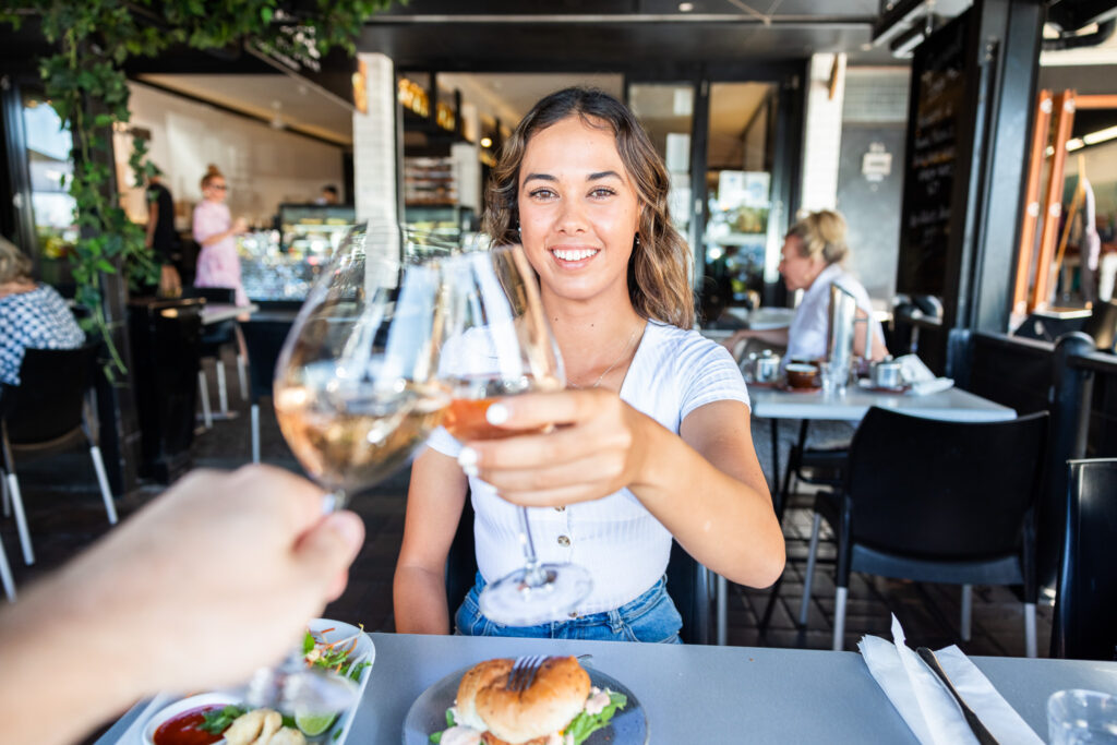 Couple sit at cafe in Kingscliff