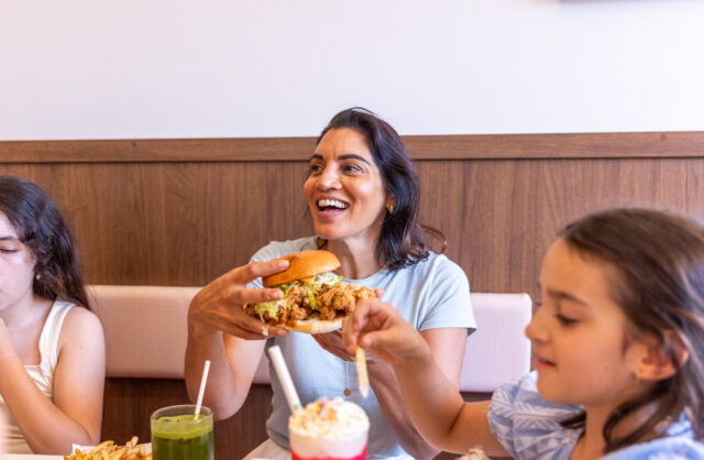 Family dining out while on a Kingscliff holiday