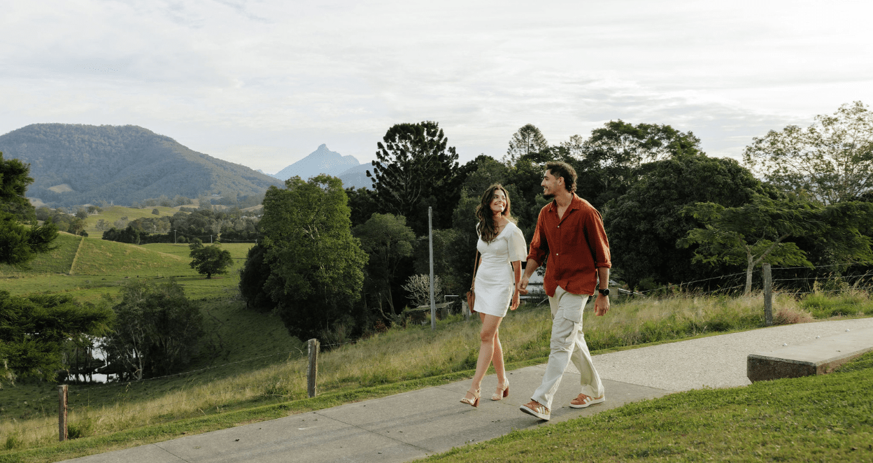 couple exploring murwillumbah